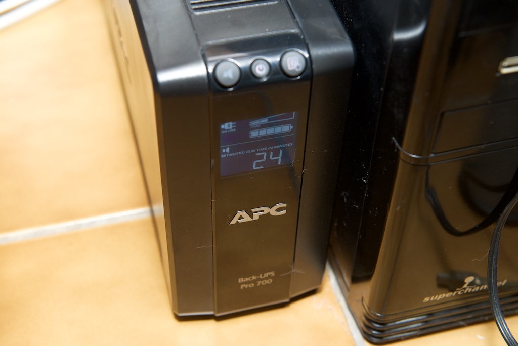 APC BACK UPS 700 電池供電時間